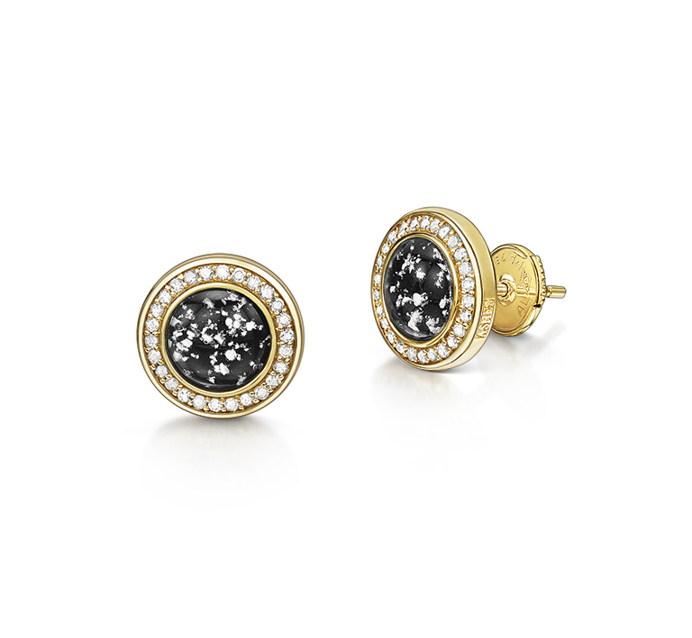 Halo round earrings with black stone in gold